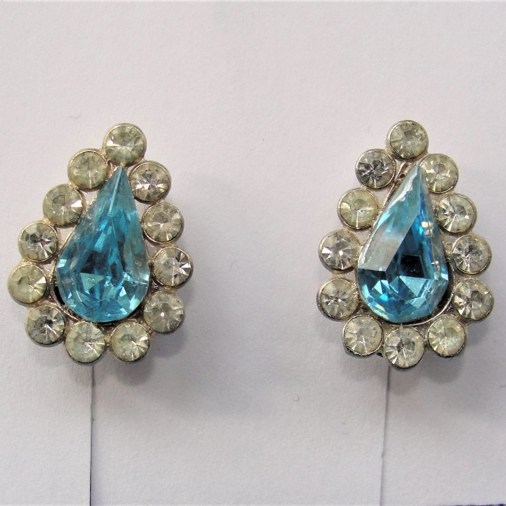 Vintage Teardrop Screwback Earrings